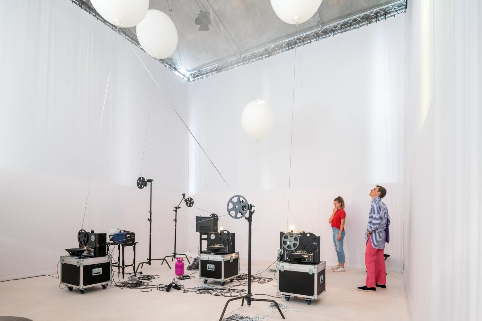 04.09.2019 Weimar: Eröffnung der Ausstellung "Unusual Weather Phenomena Machine" von Thom Luz im Hitze Kälte Apparate Pavillon im Rahmen des Kunstfest Weimar. Foto: Thomas Müller