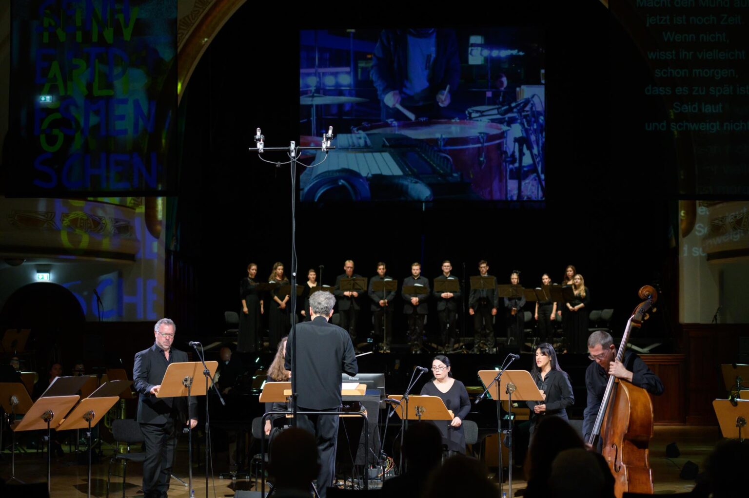28.10.21, Jena: Uraufführung des Oratoriums »Manifest(O)« von Komponist Marc Sinan im Volkshaus Jena. Foto: Candy Welz